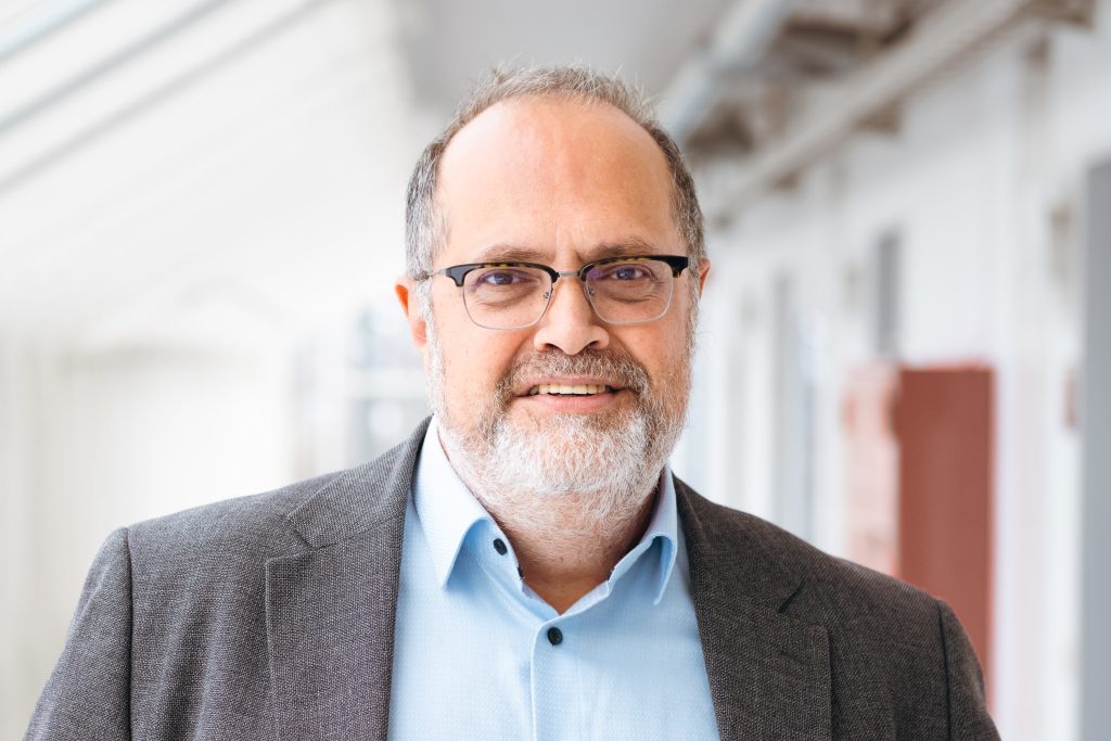 Prof Dr Peter Haring Bolívar at ZESS [Photo: Jan Söhlke/ZESS, Uni Siegen]