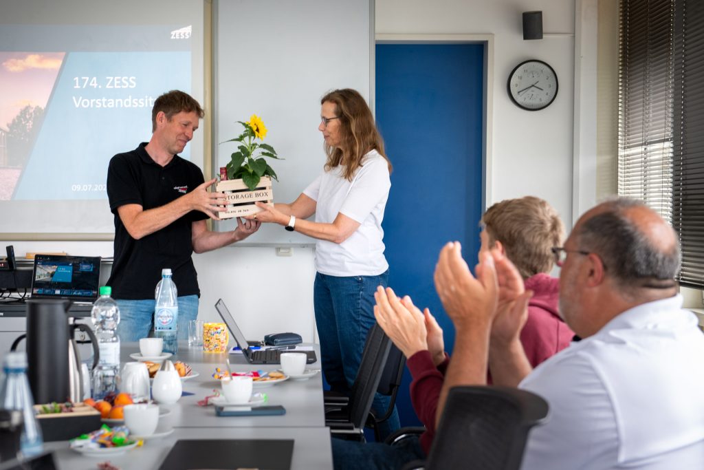 ZESS secretary Gabi Basten thanking ex-ZESS spokesperson Prof Kristof Van Laerhoven for his service on behalf of ZESS [Photo: Jan Söhlke/ZESS]