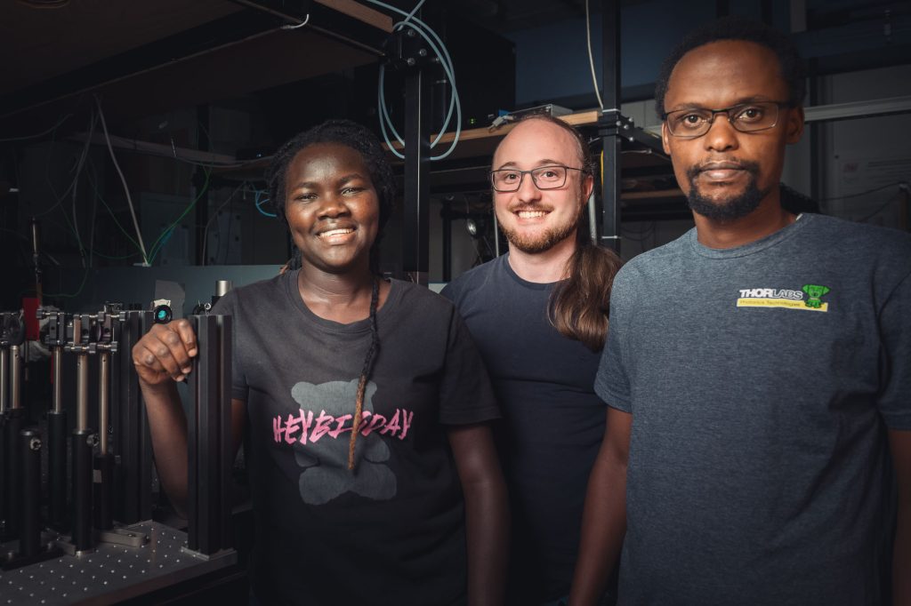Stella Kemboi during her Master's Thesis at ZESS with colleagues Dr Jonas Hölzer and Henry Kipsang Misoi in her Lab at Center for Sensor Systems (ZESS) at the University of Siegen [Photo: Jan Söhlke/ZESS]